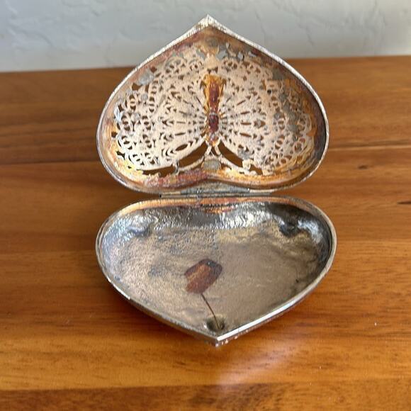 Vintage butterfly metal trinket dish shelf sitter - Picture 3 of 4